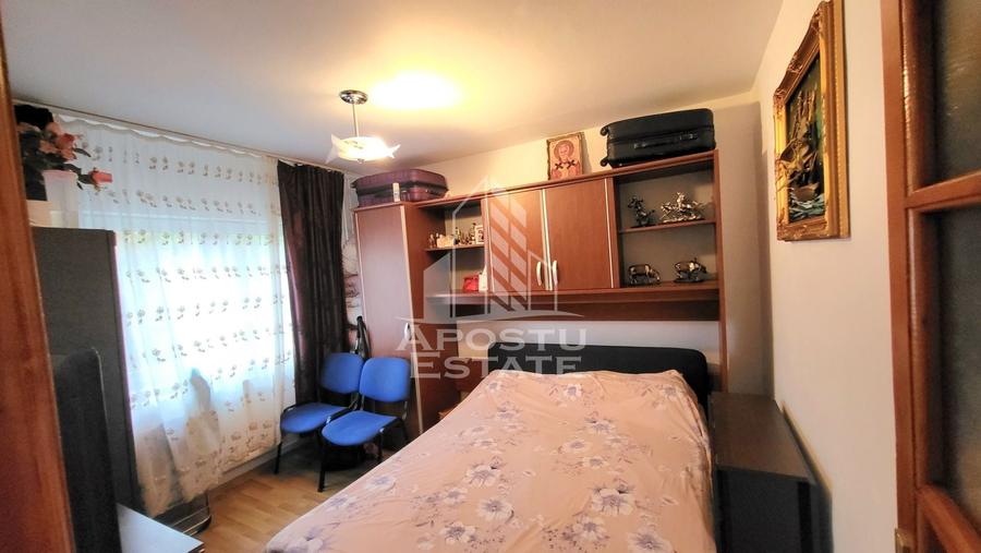 Apartament cu 4 camere decomandat, mobilat în Lipovei