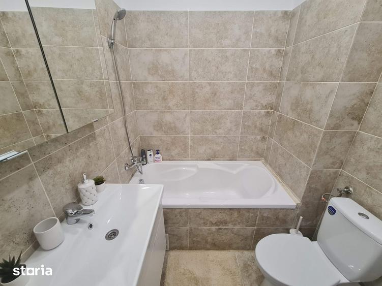 Garsonieră decomandată în Roșu