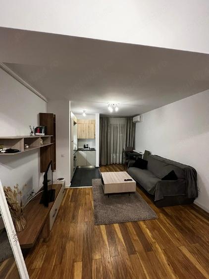 Apartament cu 2 camere decomandat în Tractorul
