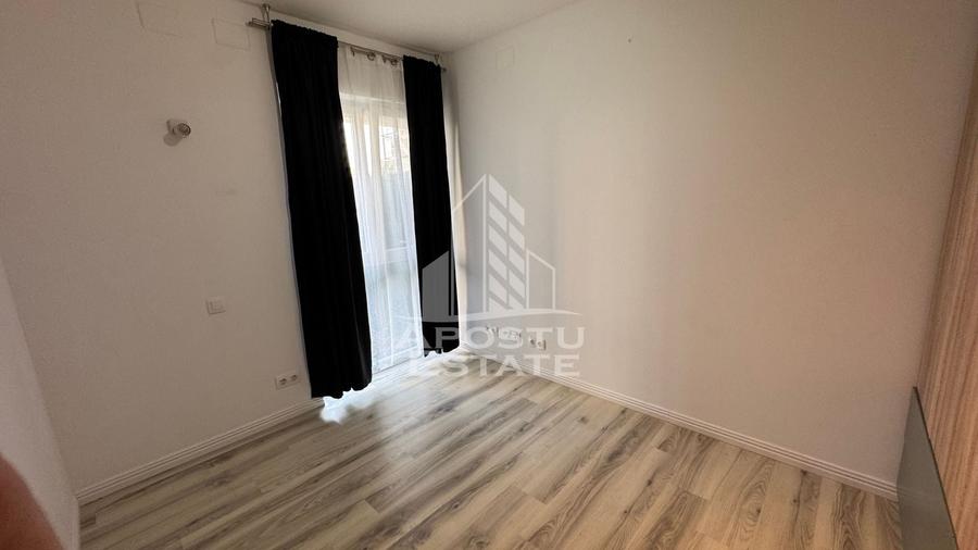 Apartament cu 3 camere semidecomandat în Lipovei