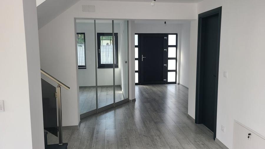 Casă cu 4 camere în Central