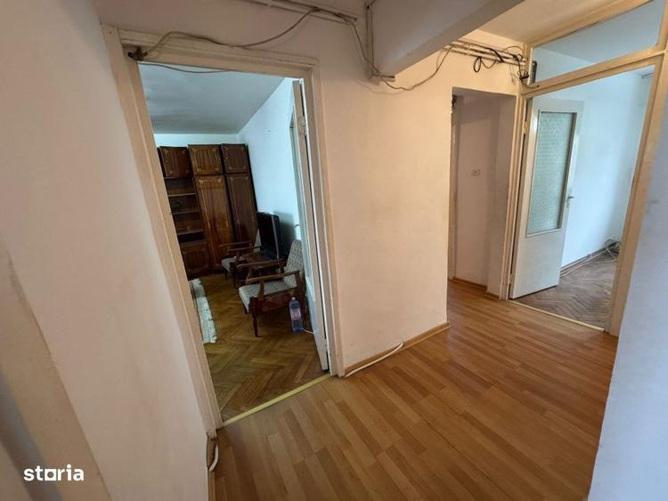 Apartament cu 4 camere decomandat în Micro 16