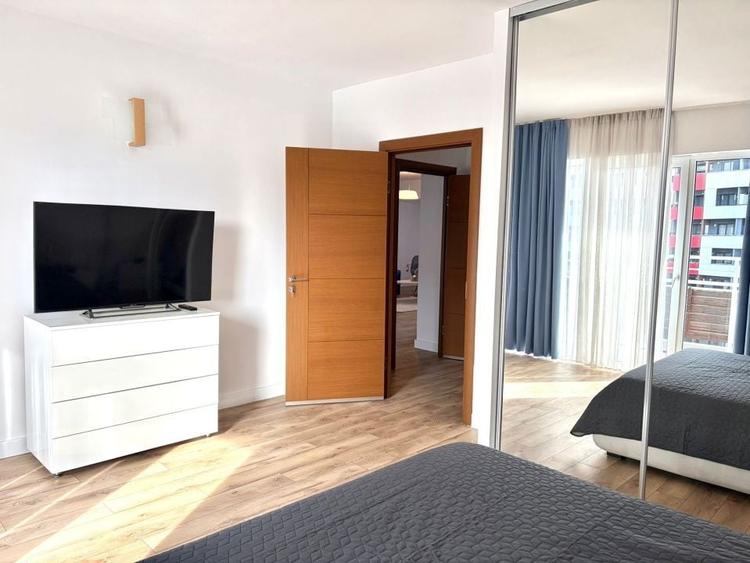 Apartament cu 5 camere semidecomandat, mobilat în Bună Ziua