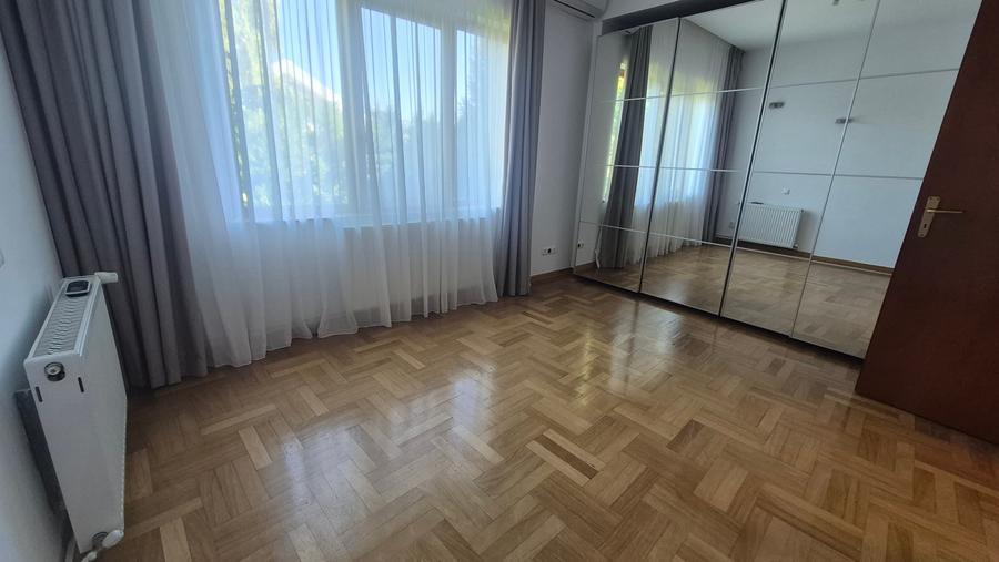 Casă individuală cu 6 camere cu Canalizare în Nord