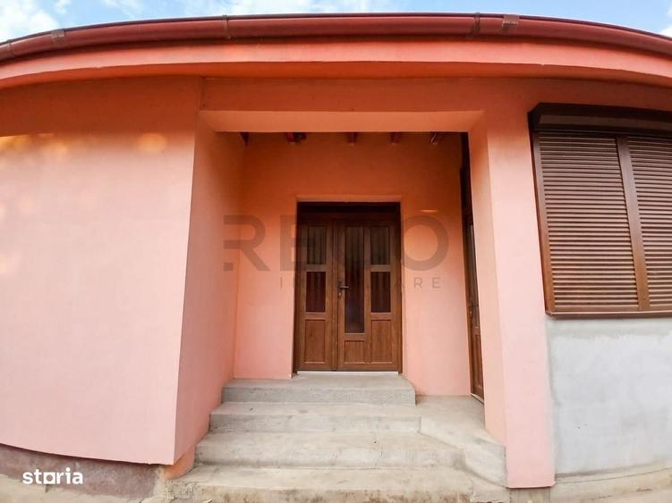 Casă cu 4 camere în Tărian