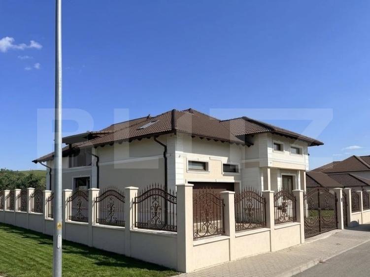 Casă individuală cu 9 camere cu Canalizare în Ciugud