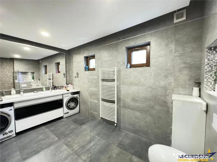 Casă cu 4 camere cu Teren 1620 Mp în Livezeni