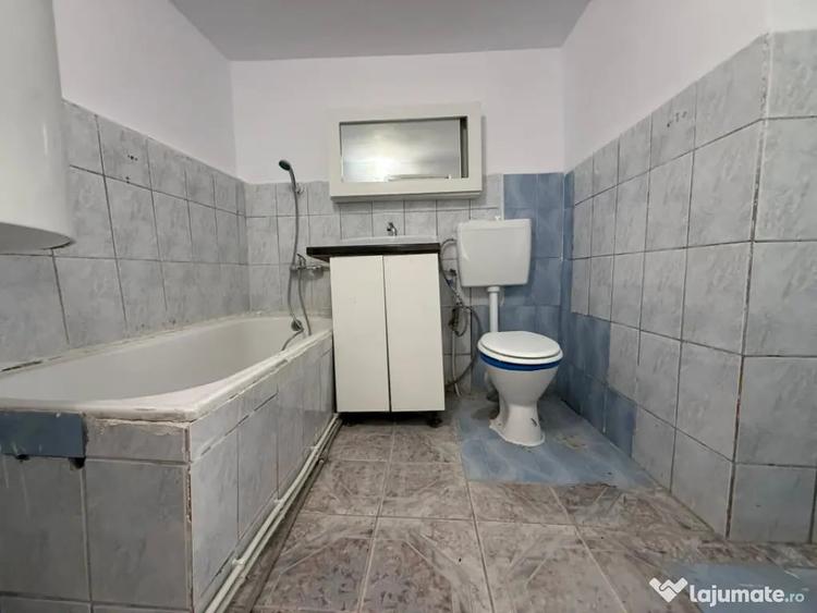 Casă cu 3 camere cu Teren 200 Mp în Păcii