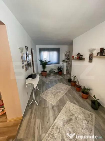 Casa cu 3 camere, 90 mp, 2 anexe gospodaresti si teren de 30 - 1