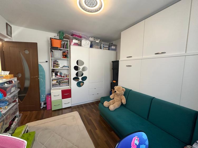 Apartament cu 3 camere decomandat în Banca Națională