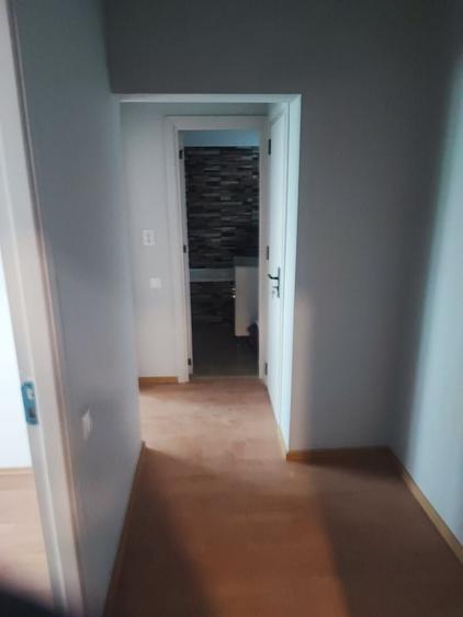 Apartament cu 3 camere decomandat în Lacul Tei
