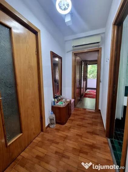 Apartament cu 3 camere semidecomandat în Peninsula
