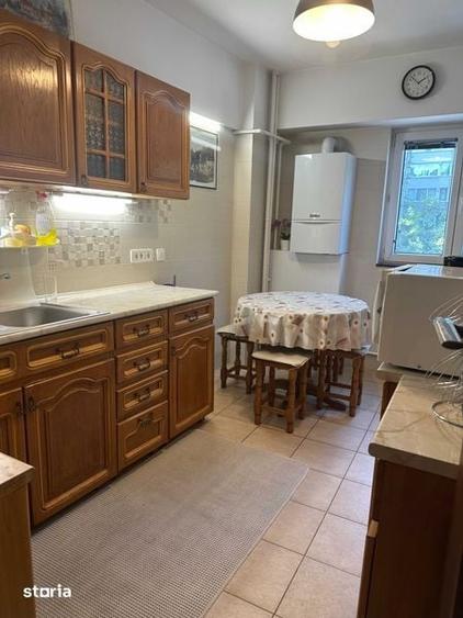 Apartament cu 4 camere în Drumul Taberei