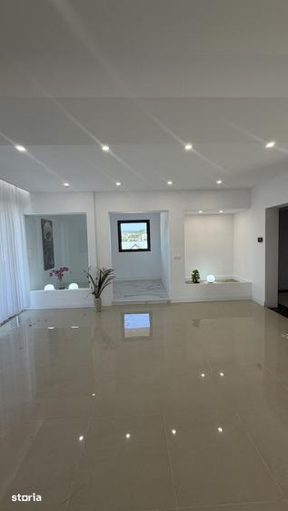 Apartament cu 5 camere în Sud