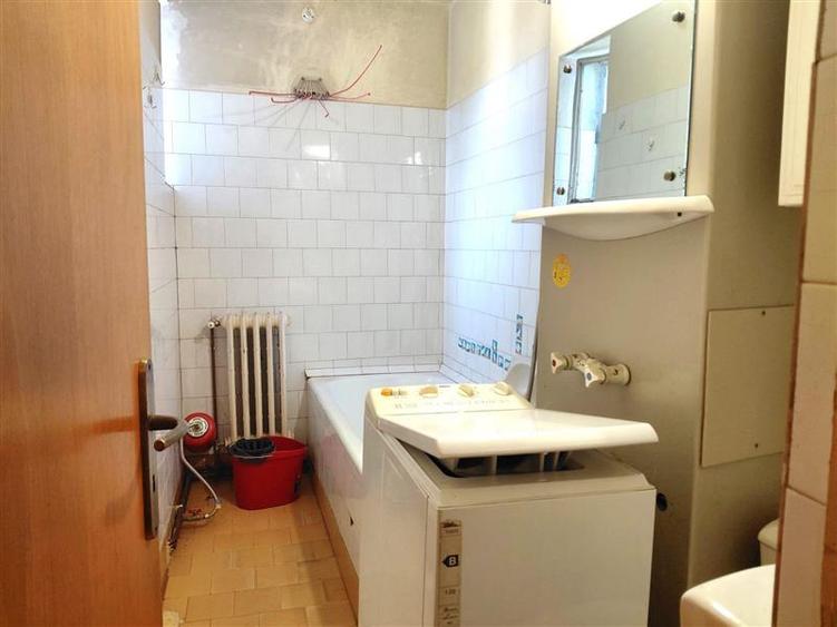 Apartament cu 3 camere decomandat în Săsar