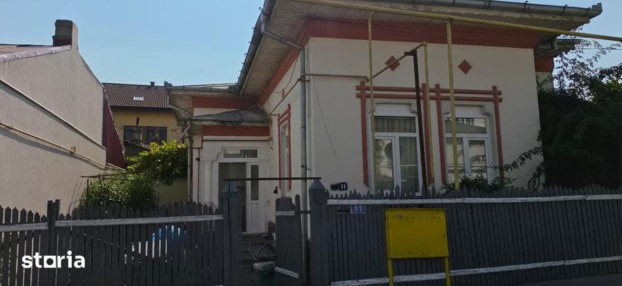 Casă cu 4 camere cu Teren 360 Mp în Șerbănești