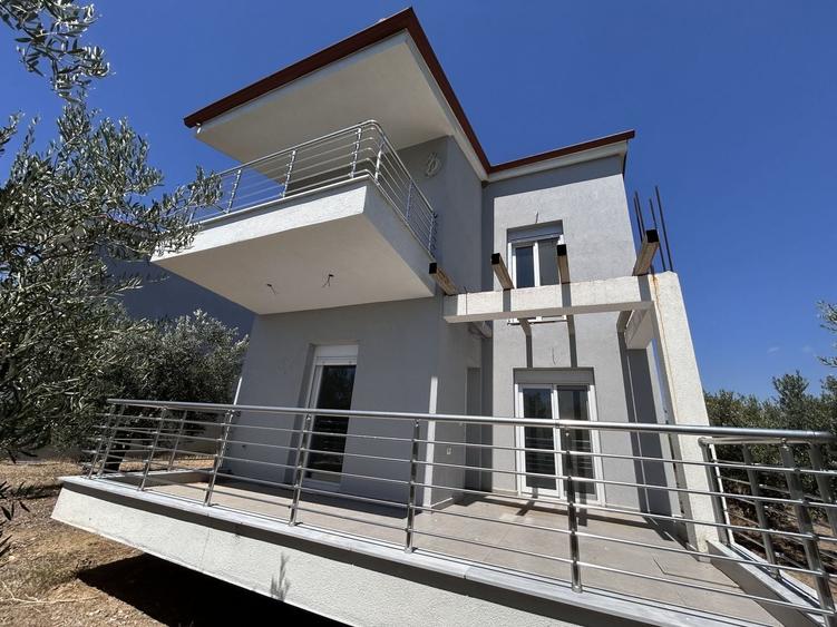 Casă individuală cu 9 camere cu Canalizare în Braytim