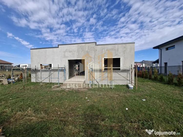 Casă cu 4 camere cu Canalizare în Sânpetru