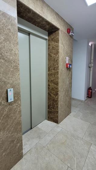 Apartament cu 3 camere semidecomandat, mobilat în Central