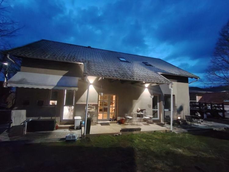 Casă cu 4 camere în Petros