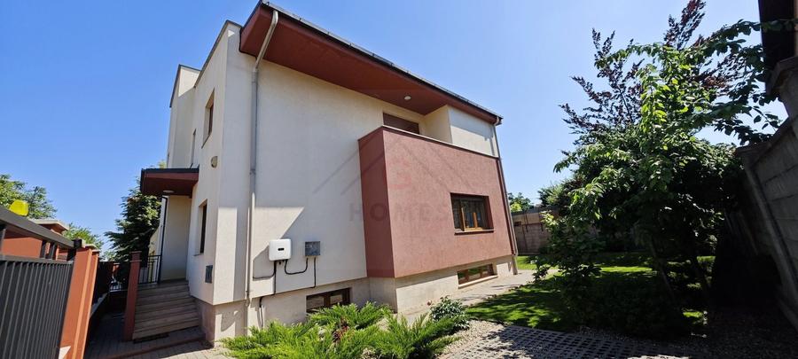 Casă individuală cu 8 camere cu Canalizare în Fratelia