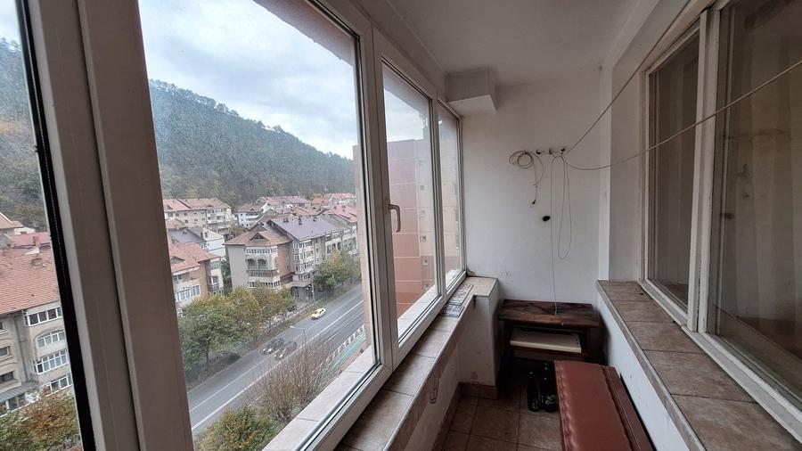 Apartament cu 4 camere semidecomandat în Central