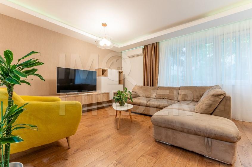 Apartament cu 5 camere decomandat, mobilat în Plopilor