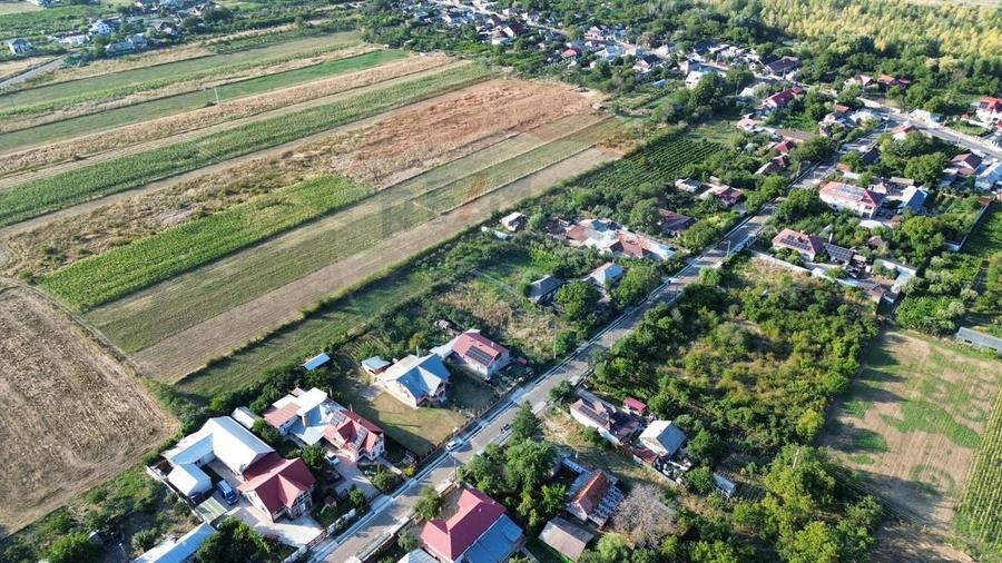 Casă individuală cu 6 camere cu Teren 1526 Mp în Bolotești