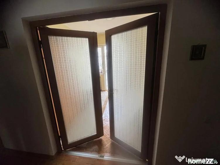 Apartament cu 3 camere semidecomandat în Peninsula