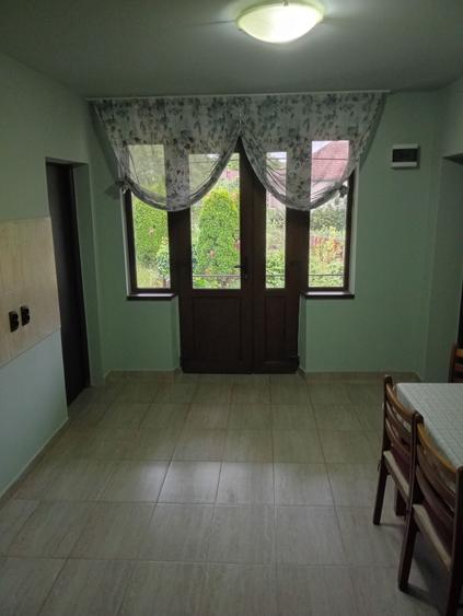 Casă cu 3 camere decomandat în Florești