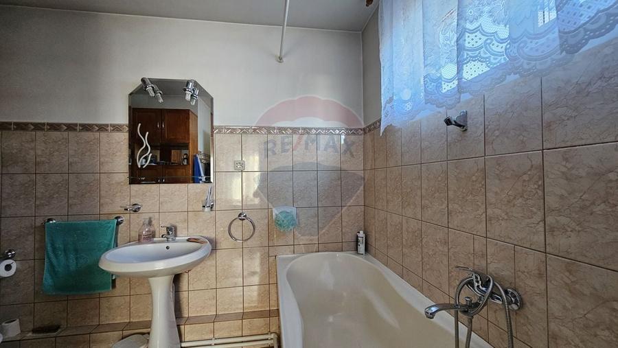 Casă individuală cu 5 camere cu Teren 2078 Mp în Bogata