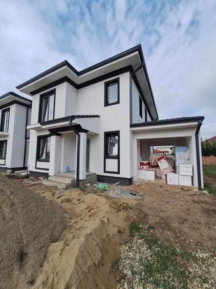 Duplex cu 5 camere cu Canalizare în Dumbrăvița