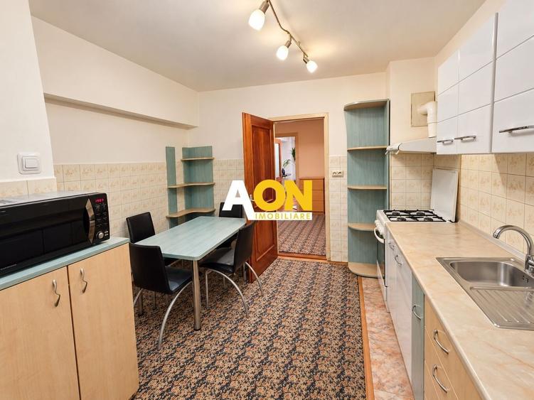 Apartament cu 4 camere decomandat în Central