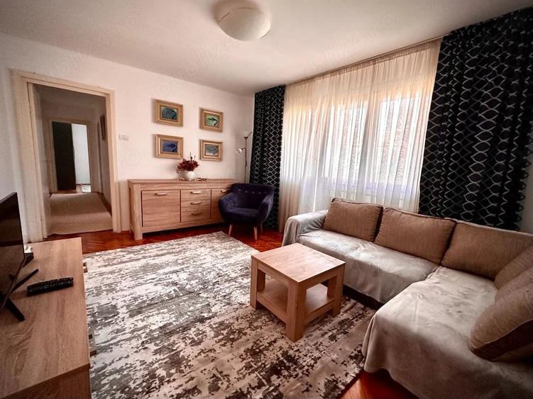 Apartament cu 3 camere semidecomandat în Circumvalațiunii
