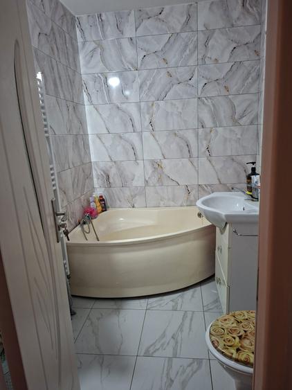 Vand apartament decomandat cu 3 camere in Rovinari judetul Gorj - 1