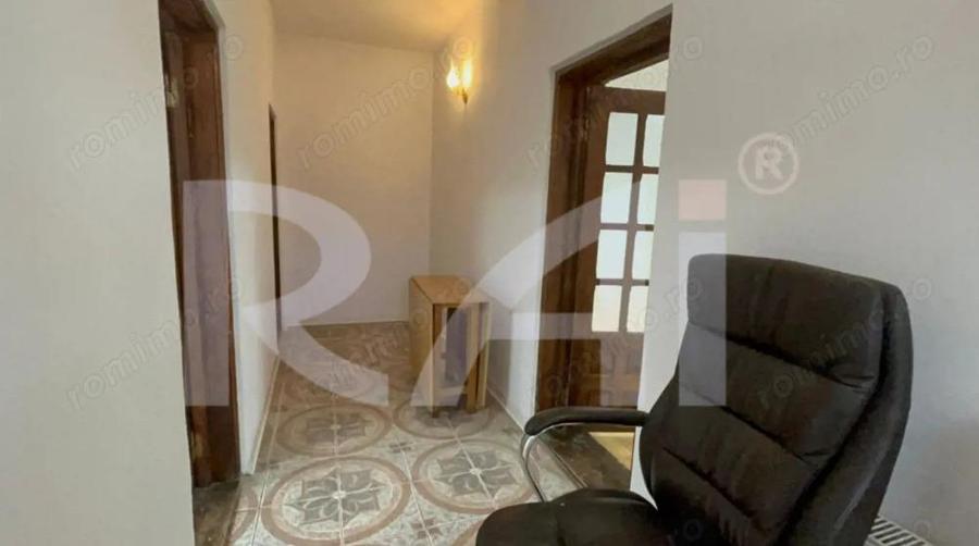 Vad comercial Pia?a Garii casa 3 camere + curte - 6