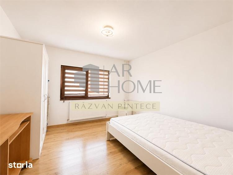 Apartament cu 3 camere decomandat în Democrației