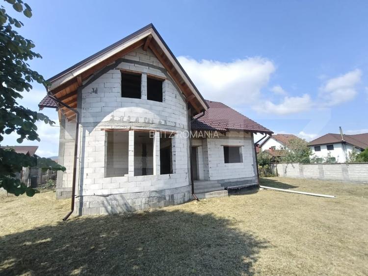 Casa la rosu 182 mp utili – 4 dormitoare + teren 438 mp, zona Orizont