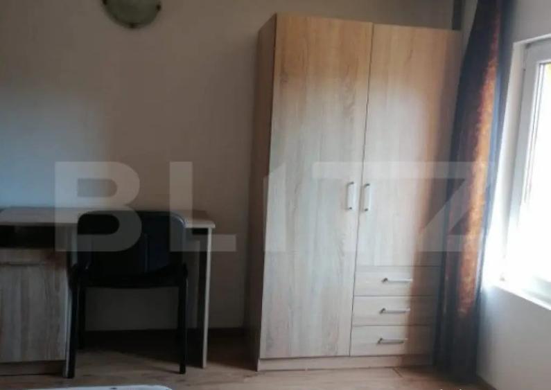 Apartament spatios de vanzare, 5 camere, 93 mp, zona Hotel D - 7