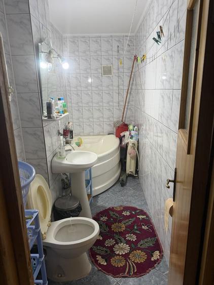 Vand apartament 3 camere decomandat sud etaj 2 /4 zona sud P2 - 4