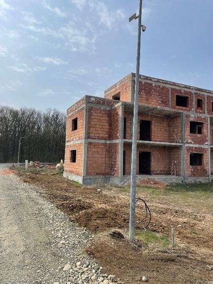 PROPRIETAR, persoana juridica, BLOC 7 ap + ! SAD la parter, langa PADURE si LAC - 1