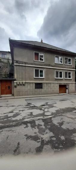 Vind casa cu etaj in centru Resita - 10