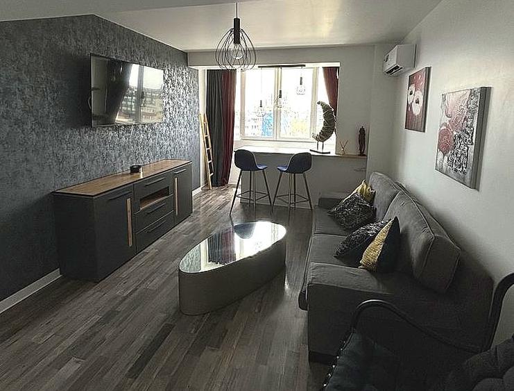 Apartament cu 3 camere semidecomandat, mobilat în Dorobanți