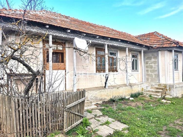 Casa batraneasca si teren intravilan, in sat Sarbi, comuna Banca, jud Vaslui - 1