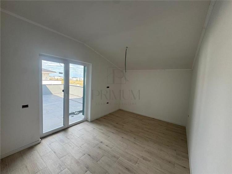 Apartament cu 4 camere decomandat în Giroc
