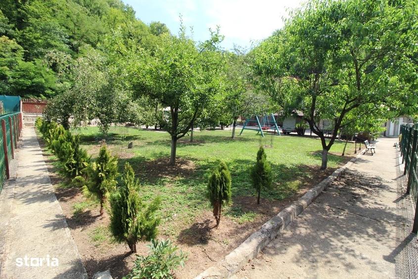 Casă cu 6 camere cu Teren 1100 Mp în Ghelari