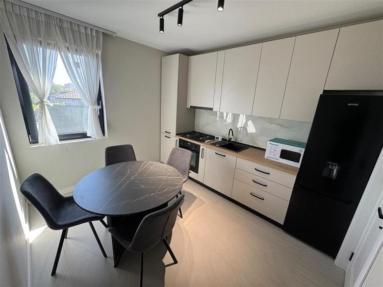 Apartament cu 2 camere decomandat, mobilat în Central