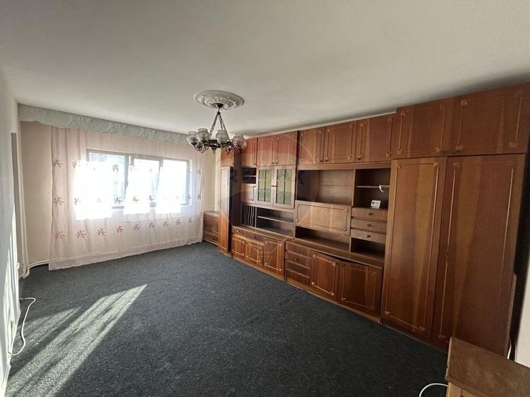 Apartament cu 3 camere decomandat de închiriat în zona Hotvon et.3 - 1