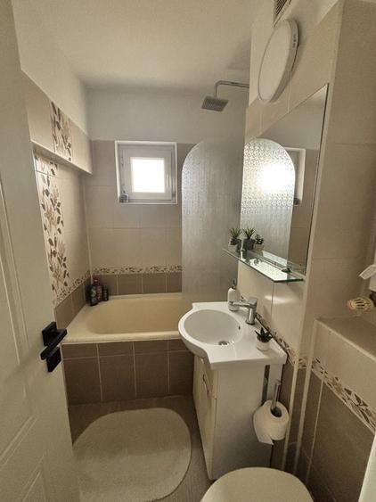 Apartament cu 4 camere decomandat în Exterior Vest