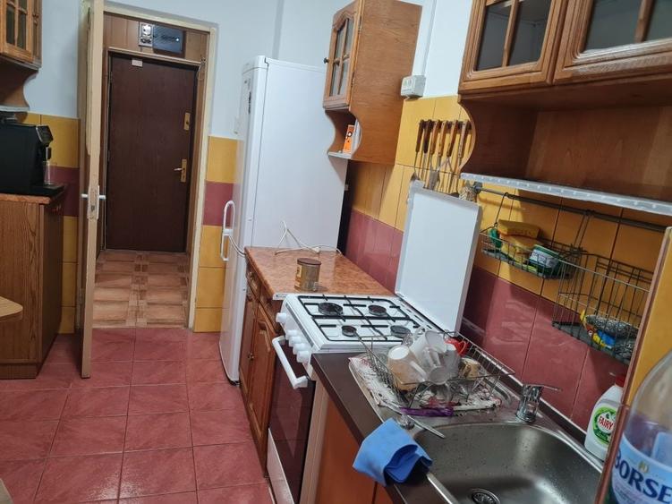 Inchiriez apartament mobilat - 10